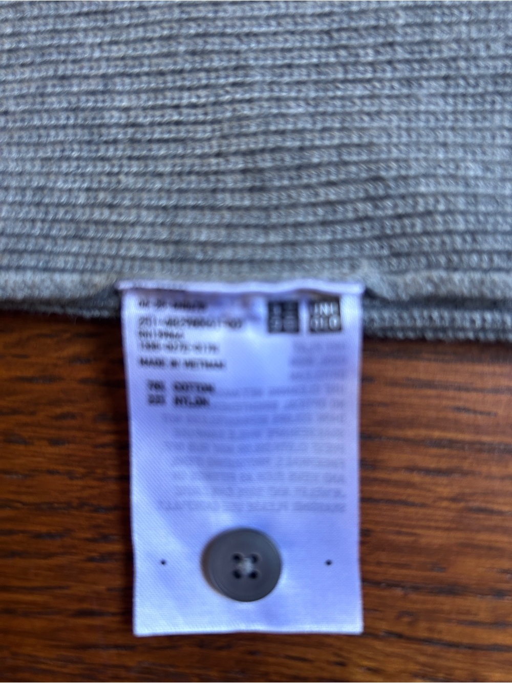 Uniqlo Gray Scalloped V-neck Sweater Vest Small NWT - Picture 9 of 10